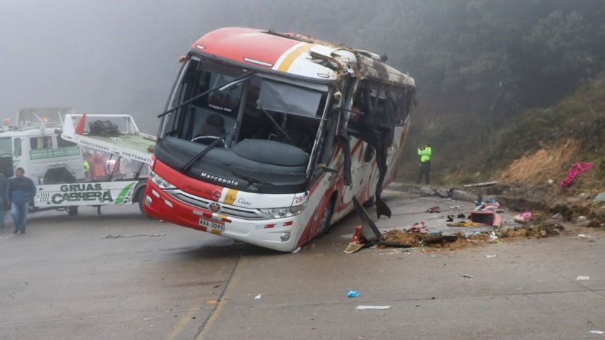 Ekvadordagi avtobus halokati oqibatida kamida 12 kishi vafot etdi