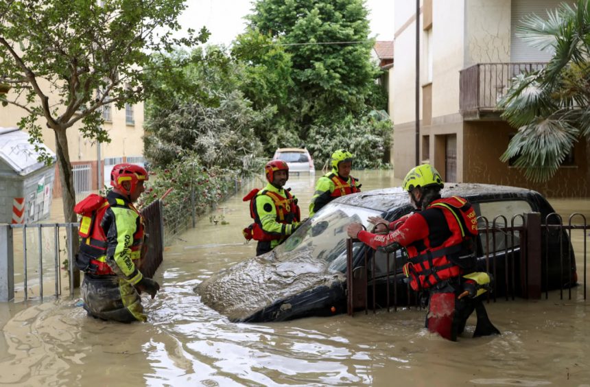 Italiyada kuchli yomg‘irlar sabab ikki kishi bedarak yo‘qoldi