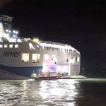 Janubiy Koreyada yirik qayiq qoya ustiga urildi