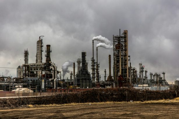 Korxonalarga 1-dekabrga qadar zararli tashlamalarni 2 baravarga kamaytirish topshirildi