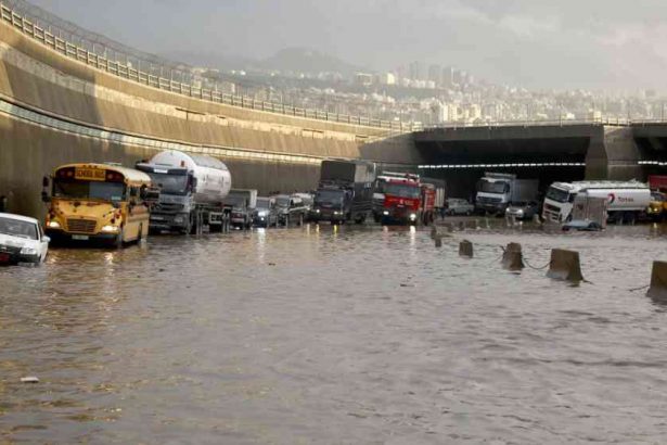 Livandagi kuchli suv toshqinlari oqibatida Bayrutni suv bosdi