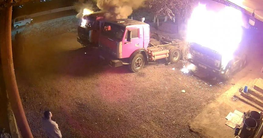 Samarqandda fuqaro qo‘shnilar yuk mashinasiga o‘t qo‘ydi