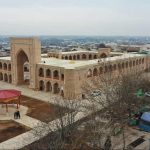 3-dekabr kuni qanday ob-havo kuzatiladi O‘zbekistonda 3-dekabr kuni ob-havo o‘zgaruvchan bo‘ladi va yog‘ingarchilik kutilmaydi. Bu haqda O‘zgidromet xabar bermoqda. Toshkent shahrida havo biroz o‘zgaruvchan bo‘lib, shamol sharqdan 3–8 m/s tezlikda esadi. Harorat kechasi 0–2 daraja iliq, kunduzi esa 13–15 daraja iliq bo‘lishi aytilmoqda. Qoraqalpog‘iston va Xorazmda yog‘ingarchilik bo‘lmaydi, ba’zi joylarda tuman kuzatilishi mumkin. Shamol 7–12 m/s, harorat kechasi 4 daraja sovuqdan 1 daraja iliqqacha, kunduzi 5–10 daraja iliq atrofida bo‘ladi. Buxoro va Navoiy viloyatlarida ham yog‘ingarchilik kutilmaydi. Ayrim hududlarda tuman tushishi mumkin. Shamol sharqdan 7–12 m/s esadi. Harorat kechasi 2 daraja sovuqdan 3 daraja iliqqacha, kunduzi 10–15 daraja iliq bo‘ladi. Toshkent, Samarqand, Sirdaryo va Jizzax viloyatlarida havo o‘zgaruvchan, yog‘ingarchilik kuzatilmaydi. Ba’zi hududlarda tuman bo‘lishi ehtimol qilinmoqda. Harorat kechasi 2 daraja sovuqdan 3 daraja iliqqacha, kunduzi 10–15 daraja iliq bo‘ladi. Qashqadaryo va Surxondaryoda havo ochiq bo‘lib, shamol 7–12 m/s tezlikda esadi. Harorat kechasi 0–5 daraja, kunduzi esa 13–18 daraja iliqni tashkil etadi. Andijon, Namangan va Farg‘onada yog‘ingarchilik bo‘lmaydi, tuman kuzatilishi mumkin. Shamol 5–10 m/s, harorat kechasi 3 daraja sovuqdan 2 daraja iliqqacha, kunduzi esa 8–13 daraja iliq bo‘ladi. Tog‘li hududlarda havo biroz o‘zgaruvchan bo‘lib, yog‘ingarchilik kutilmaydi. Shamol sharqdan 7–12 m/s esadi. Harorat kechasi 2 daraja sovuqdan 3 daraja iliqqacha, kunduzi esa 5–10 daraja iliq bo‘lishi prognoz qilingan. Qaynoq24.uz 2-dekabr kuni qanday ob-havo kuzatilishi haqida yozgan edi.