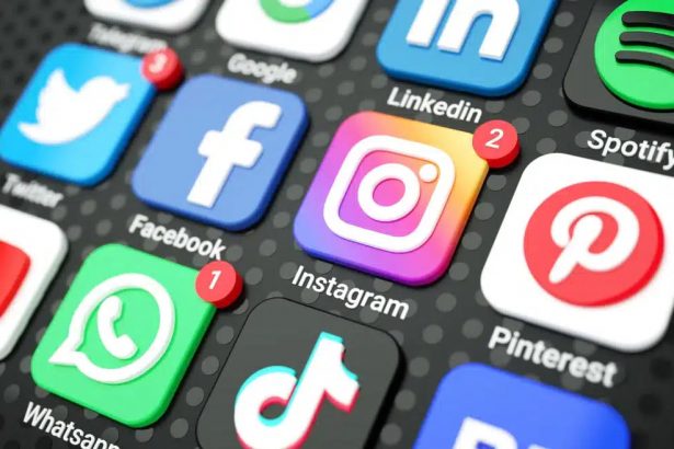 Avstraliyada 16 yoshgacha bo‘lganlar uchun ijtimoiy tarmoqlar taqiqi kuchga kirdi