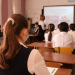 Bokudagi maktabda 8 nafar o‘quvchi saqichdan zaharlandi