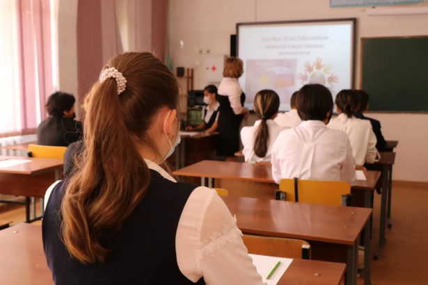 Bokudagi maktabda 8 nafar o‘quvchi saqichdan zaharlandi