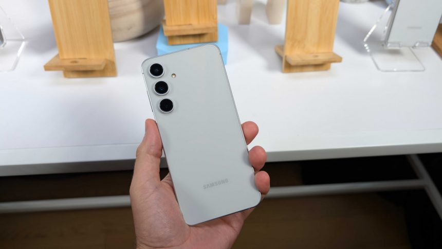 Samsung Galaxy S25 FE kamerasi tanqid qilinmoqda