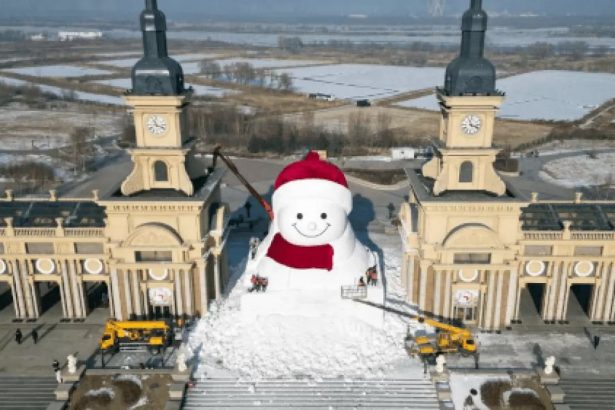 Xitoyda noodatiy 19 metrli qorbola yasaldi