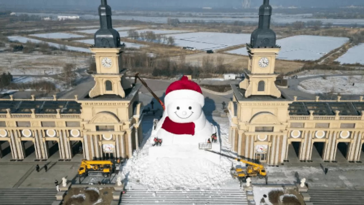 Xitoyda noodatiy 19 metrli qorbola yasaldi