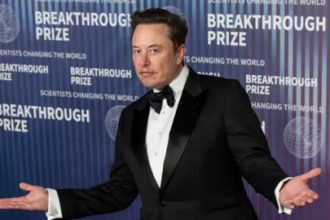 Ilon Mask iPhone’dagi yangi sun’iy intellekt yechimidan norozi bo‘ldi