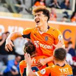 Shomurodov “Fenerbahche”ga o‘tishi mumkin