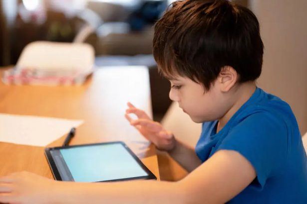 Qor va muz sababli Qozog‘istonda maktablar masofaga o‘tdi