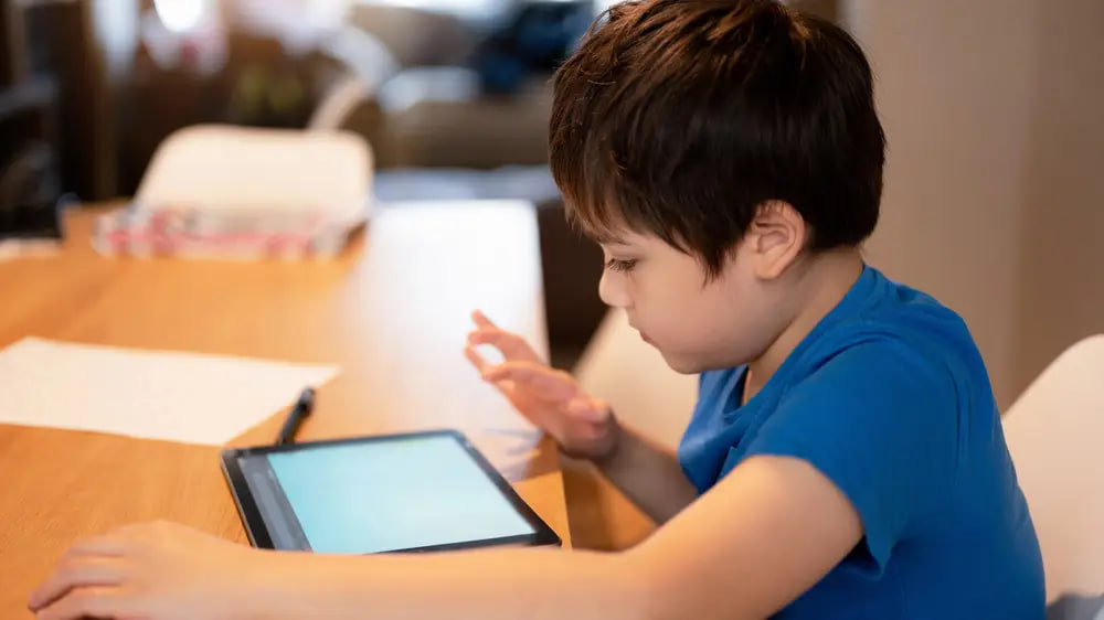 Qor va muz sababli Qozog‘istonda maktablar masofaga o‘tdi