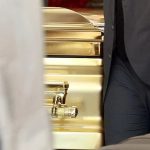 Meksikalik narkobaron “El Mencho” oltin tobutda dafn etildi