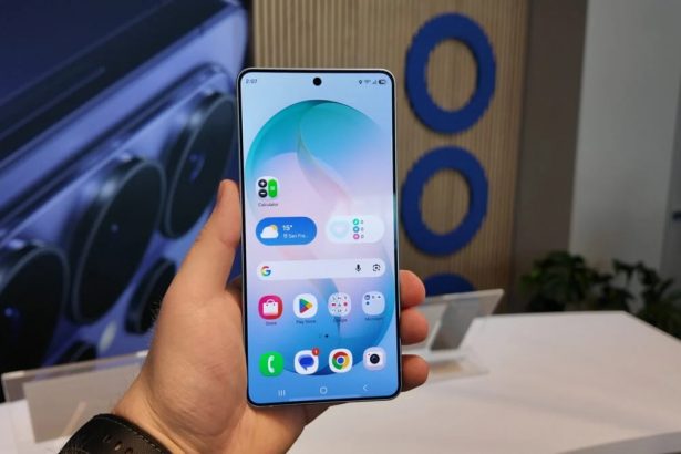 Samsung Galaxy S26 seriyasi qanday displeyga ega