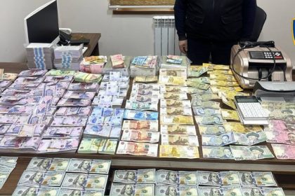 Namangan va Samarqandda noqonuniy valyuta savdosi bilan shug‘ullanganlar ushlandi