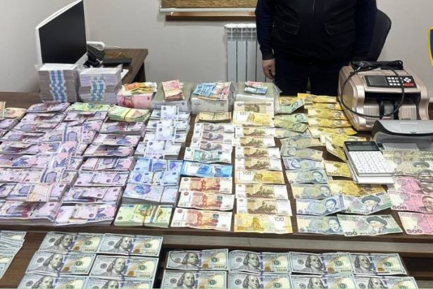 Namangan va Samarqandda noqonuniy valyuta savdosi bilan shug‘ullanganlar ushlandi