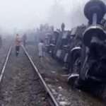 Rossiyada yo‘lovchi poyezdi relsdan chiqdi