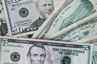 Dollar 30 so‘mdan ko‘proq arzonladi: 10-aprel kuni valyutalar kursi qanday qiymatda bo‘ladi