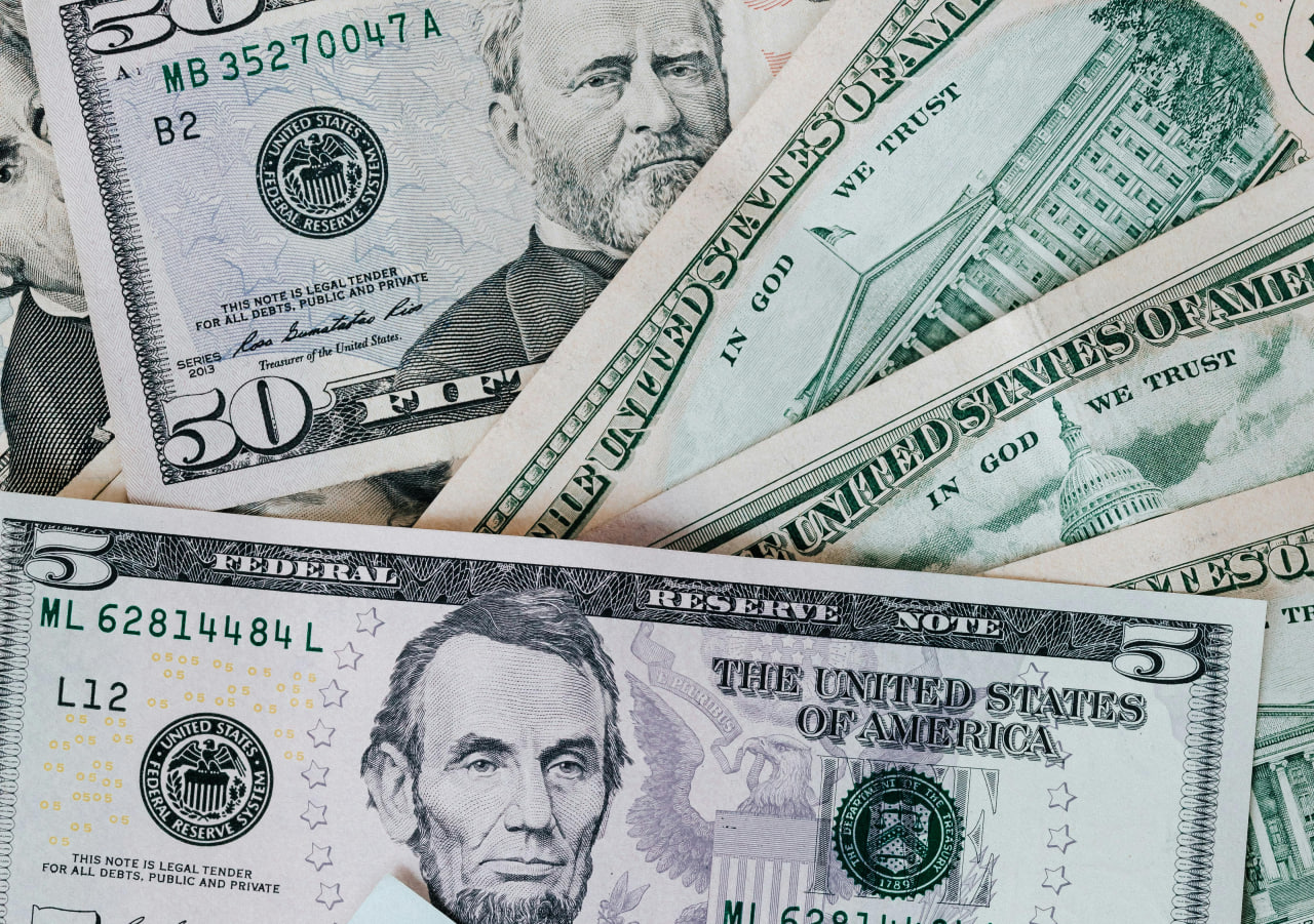 Dollar 30 so‘mdan ko‘proq arzonladi: 10-aprel kuni valyutalar kursi qanday qiymatda bo‘ladi