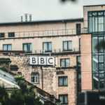BBC Media xodimlarining 10 foizini qisqartiradi