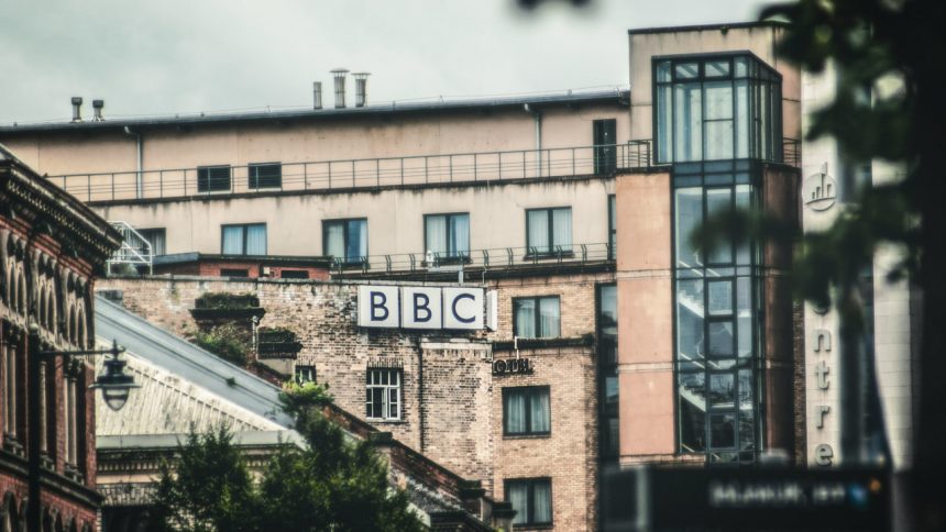 BBC Media xodimlarining 10 foizini qisqartiradi