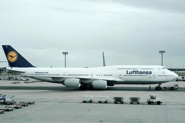 Lufthansa aviakompaniyasi 20 mingga yaqin reysni bekor qiladi