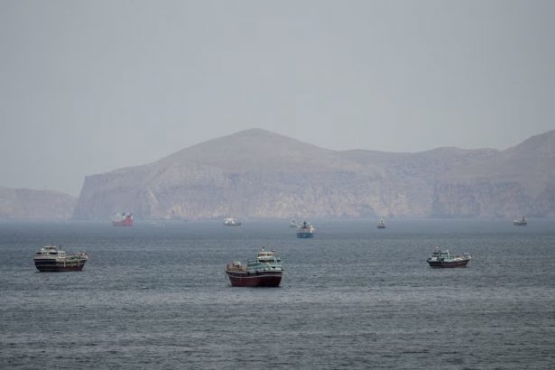 Hormuz bo‘g‘ozida keskinlik kuchaymoqda: nimalar ma’lum