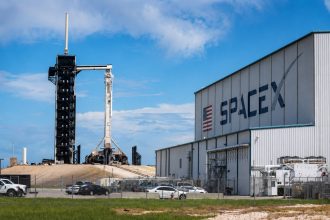 SpaceX kompaniyasi dunyodagi eng yirik raketani sinovdan o‘tkazdi