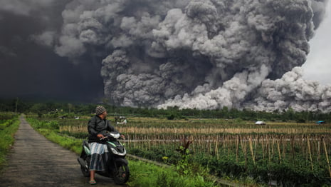 Indoneziyada Semeru vulqoni otildi