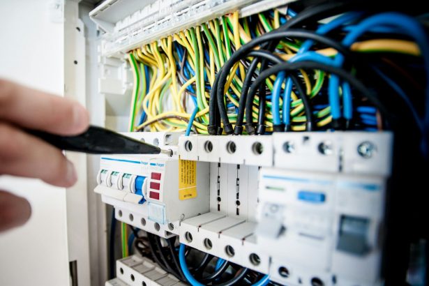 O‘zbekistonlik elektr montajchilari Buyuk Britaniyaga ishga taklif etilmoqda