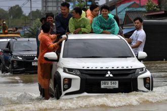 Tailanddagi suv toshqinlari oqibatida qariyb yarim million odam zarar ko‘rdi