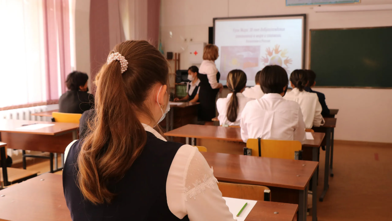 Bokudagi maktabda 8 nafar o‘quvchi saqichdan zaharlandi
