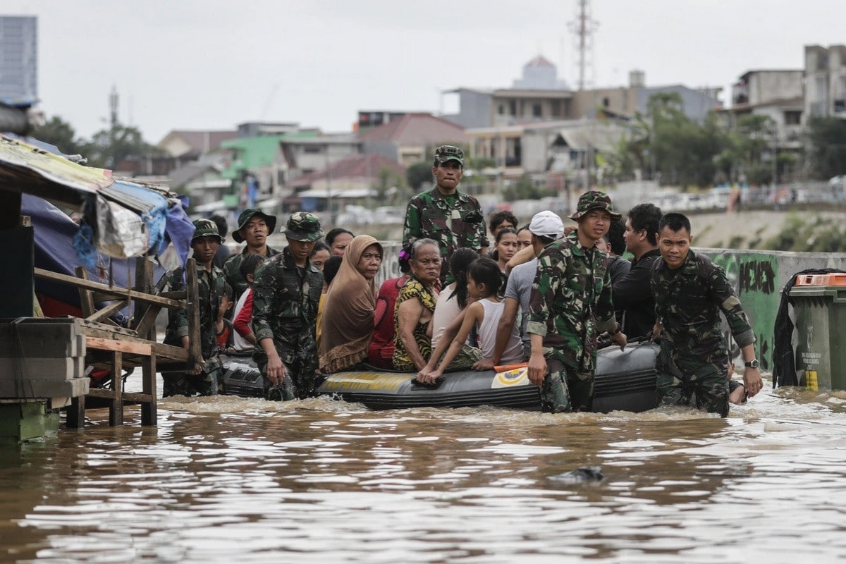 Indoneziyada kuchli suv toshqinlari qurbonlari soni mingdan oshdi