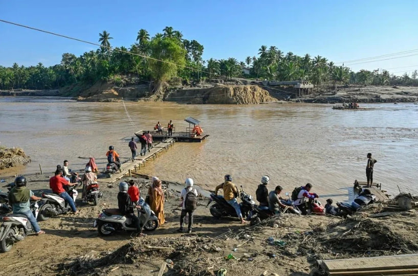 Indoneziyadagi kuchli suv toshqinlari oqibatida kamida 16 kishi halok bo‘ldi