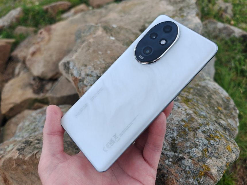 Honor 200 smartfonining narxi keskin tushdi