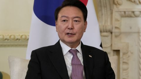 Janubiy Koreya sobiq prezidenti Yun Sok Yol 5 yilga qamaldi