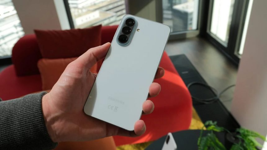 Samsung Galaxy A57 smartfonining narxi arzonladi
