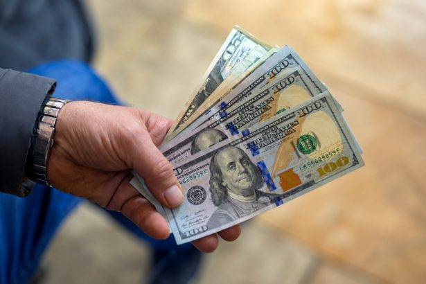 Dollar kursi 54,96 so‘mga pasaydi: 22-may uchun valyutalar kursi