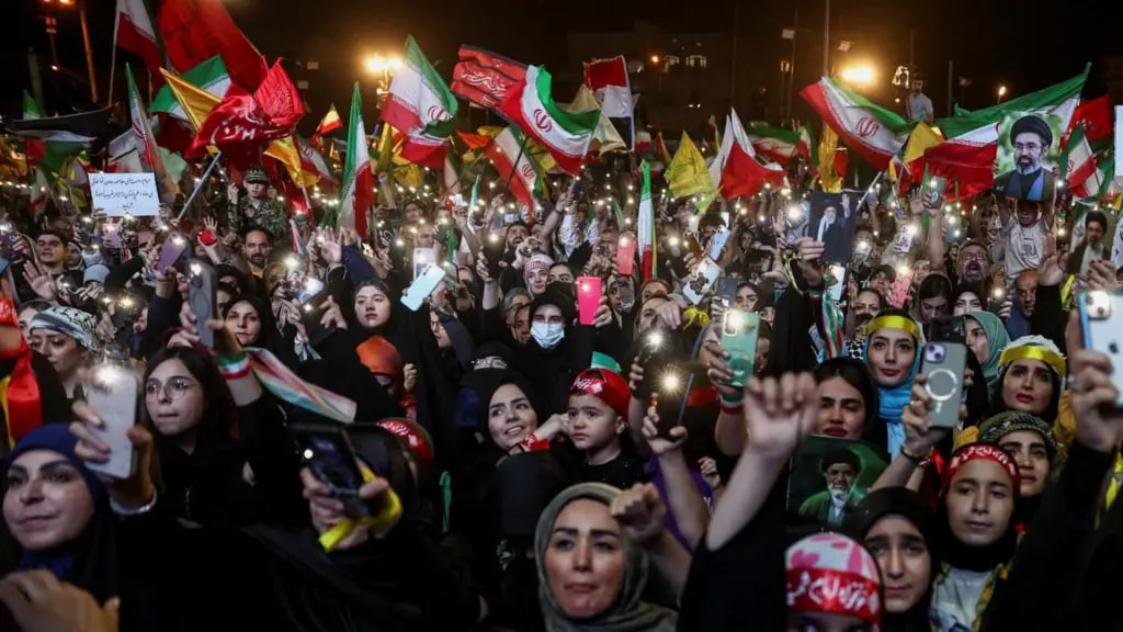 Eron harbiylari Isroilga zarbalarni to‘xtatishini e’lon qildi