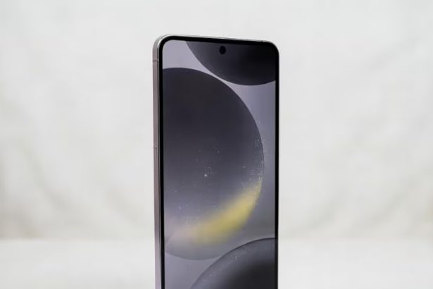 Redmi 8000 mA/soatdan katta batareyali Ultra smartfon tayyorlamoqda