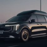 Kia Carnival avtomobilining baland tomli arzonroq versiyasi taqdim etildi