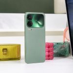 Xiaomi 18 Pro maxfiylikni himoya qiluvchi yangi ekran olishi mumkin