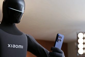 Xiaomi Xiaomi 17T Pro yordamida suratga oladigan gumanoid robotni namoyish etdi