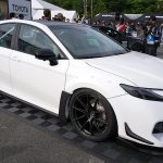 Toyota Camry avtomobilini namoyish qildi