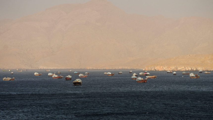 Ummon Hormuz bo‘g‘ozida vaqtinchalik dengiz yo‘lagini ochdi