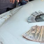 Toshkentda qalbaki 10 ming dollar sotgan shaxs ushlandi