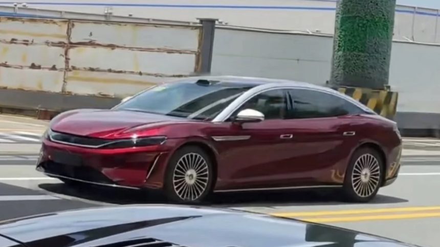 BYD 1008 km masofa bosib o‘tadigan BYD Da Han sedanini sinovdan chiqardi