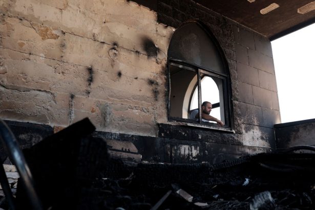 G‘arbiy Sohilda Isroil ko‘chmanchilari 2 masjidni yoqdi